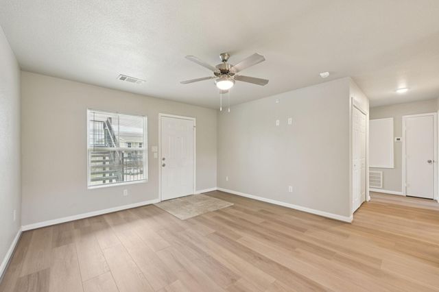 282 Plez Morgan Drive A, Montgomery, TX 77356