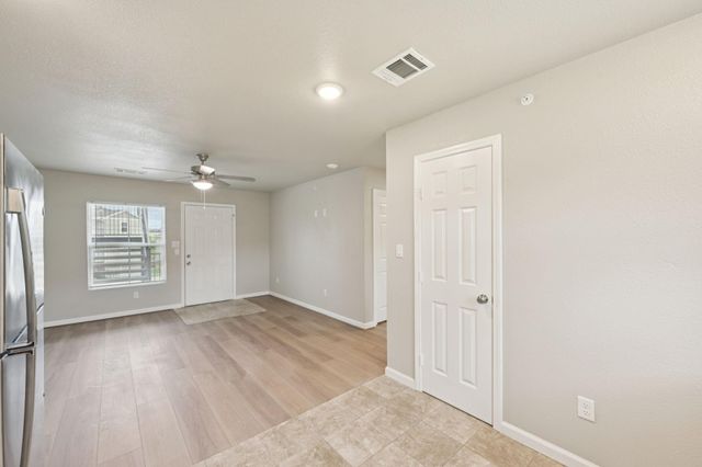 282 Plez Morgan Drive A, Montgomery, TX 77356