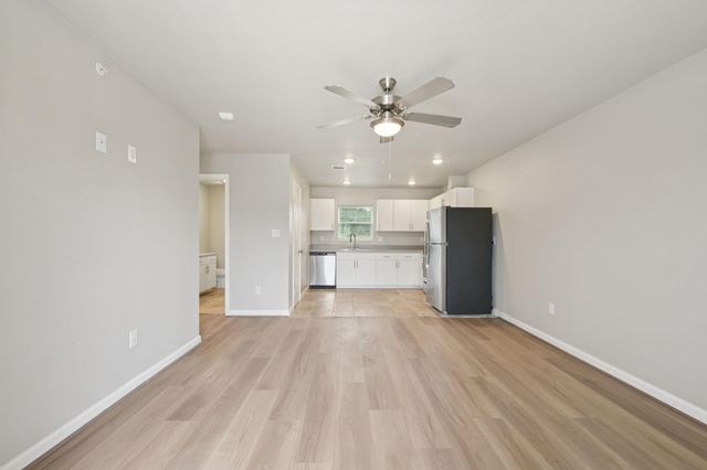 282 Plez Morgan Drive A, Montgomery, TX 77356