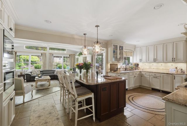 17 Milburn Road, South Setauket, NY 11720