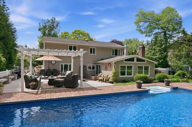 17 Milburn Road, South Setauket, NY 11720
