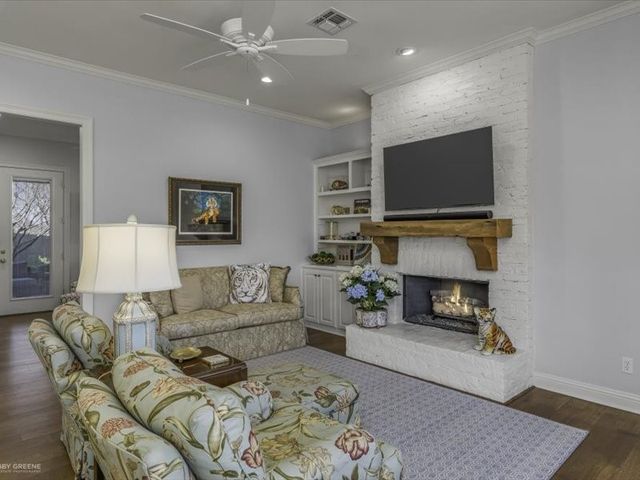 1056 Saint Francis Way, Shreveport, LA 71106