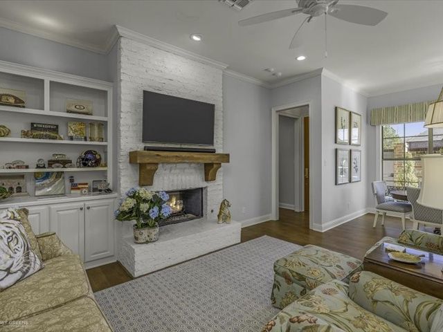 1056 Saint Francis Way, Shreveport, LA 71106