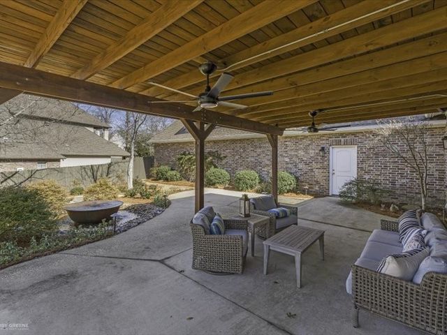 1056 Saint Francis Way, Shreveport, LA 71106