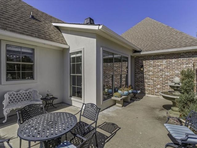 1056 Saint Francis Way, Shreveport, LA 71106