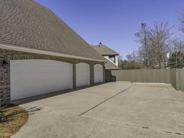 1056 Saint Francis Way, Shreveport, LA 71106