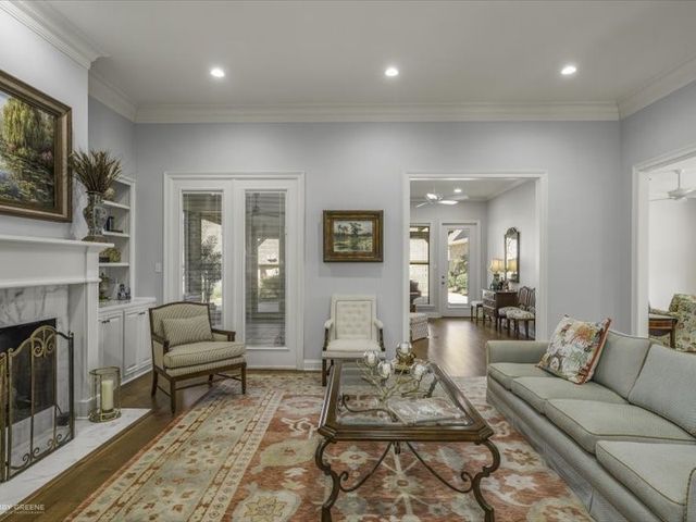 1056 Saint Francis Way, Shreveport, LA 71106