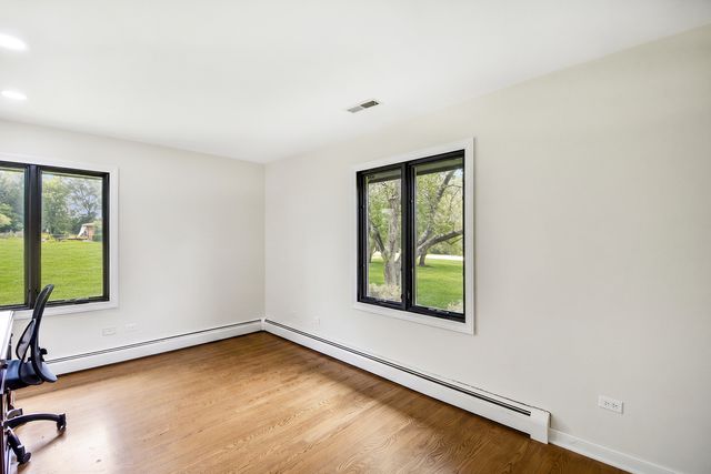 5 Bruce Circle N, Hawthorn Woods, IL 60047