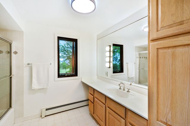 5 Bruce Circle N, Hawthorn Woods, IL 60047