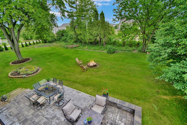 5 Bruce Circle N, Hawthorn Woods, IL 60047