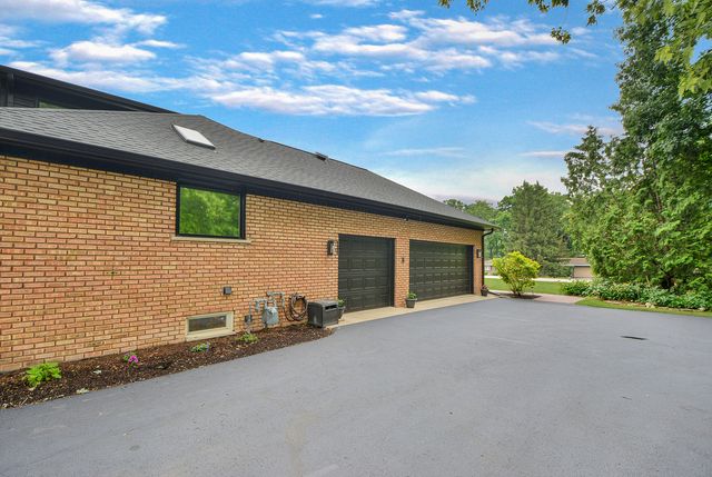 5 Bruce Circle N, Hawthorn Woods, IL 60047
