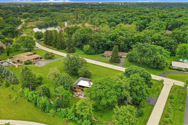 5 Bruce Circle N, Hawthorn Woods, IL 60047