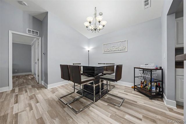 56075 Chesapeake Circle 242, Utica, MI 48316