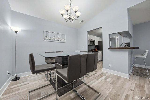 56075 Chesapeake Circle 242, Utica, MI 48316