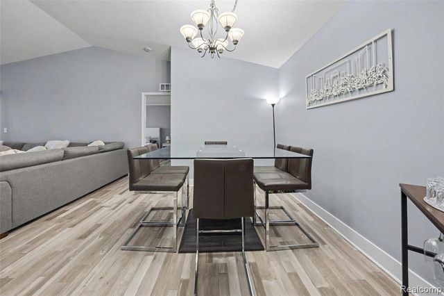 56075 Chesapeake Circle 242, Utica, MI 48316