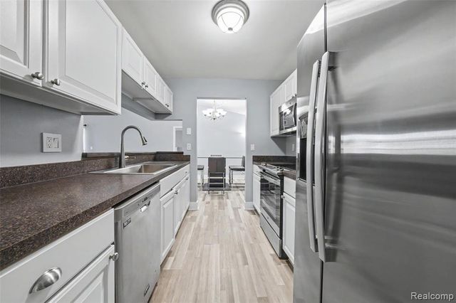 56075 Chesapeake Circle 242, Utica, MI 48316