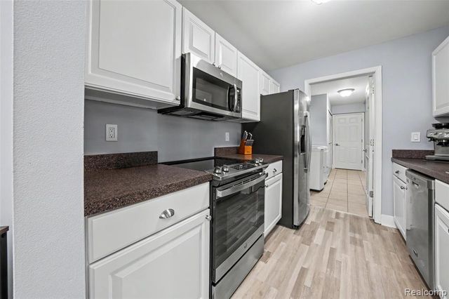 56075 Chesapeake Circle 242, Utica, MI 48316