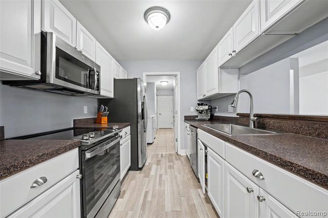 56075 Chesapeake Circle 242, Utica, MI 48316