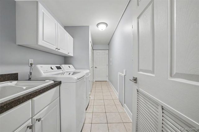 56075 Chesapeake Circle 242, Utica, MI 48316