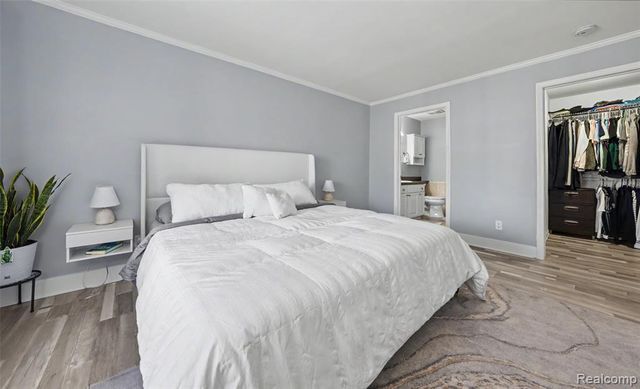 56075 Chesapeake Circle 242, Utica, MI 48316