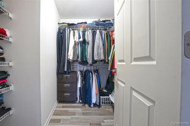 56075 Chesapeake Circle 242, Utica, MI 48316