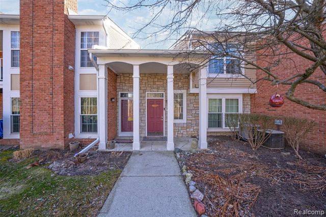 56075 Chesapeake Circle 242, Utica, MI 48316