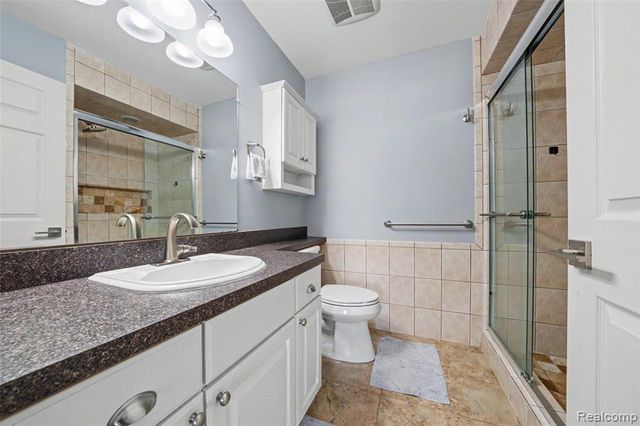 56075 Chesapeake Circle 242, Utica, MI 48316