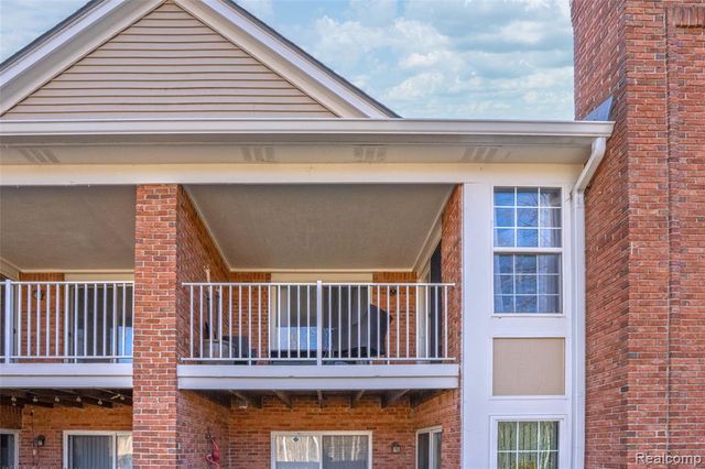 56075 Chesapeake Circle 242, Utica, MI 48316