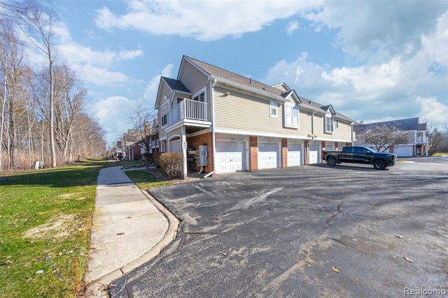 56075 Chesapeake Circle 242, Utica, MI 48316
