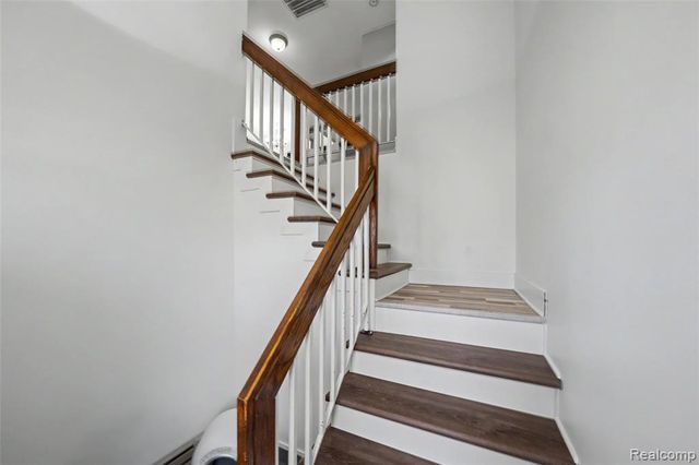 56075 Chesapeake Circle 242, Utica, MI 48316