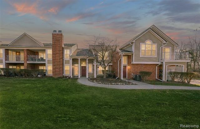 56075 Chesapeake Circle 242, Utica, MI 48316