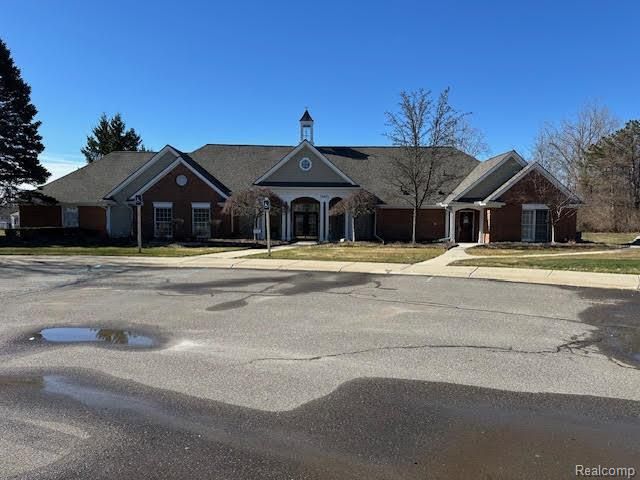 56075 Chesapeake Circle 242, Utica, MI 48316