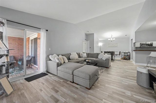 56075 Chesapeake Circle 242, Utica, MI 48316