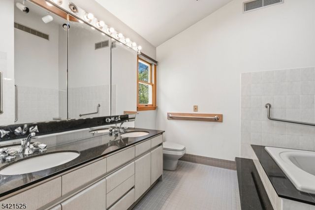 8 Bogert Rd, Montville Twp., NJ 07058