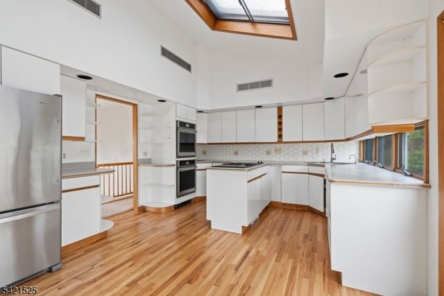 8 Bogert Rd, Montville Twp., NJ 07058