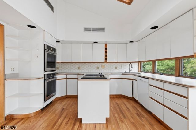 8 Bogert Rd, Montville Twp., NJ 07058