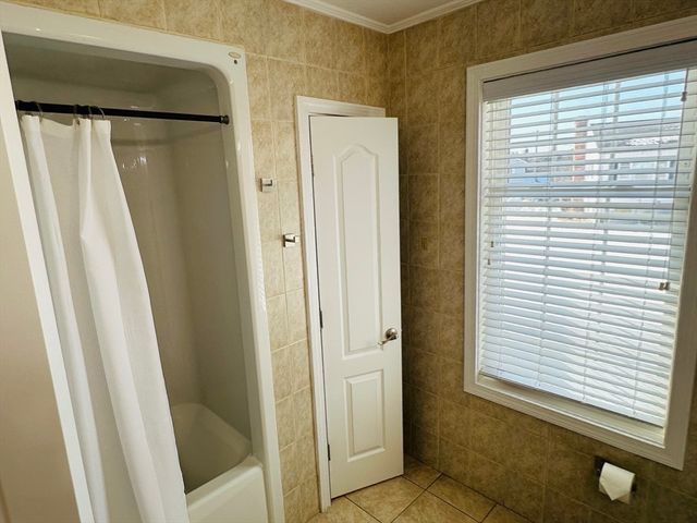 115 River Road, Somerset, MA 02725