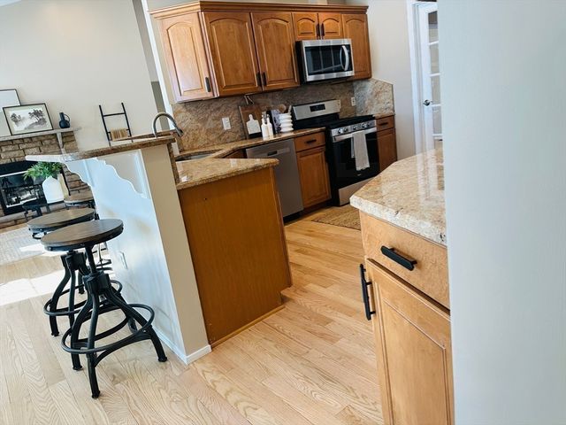 115 River Road, Somerset, MA 02725