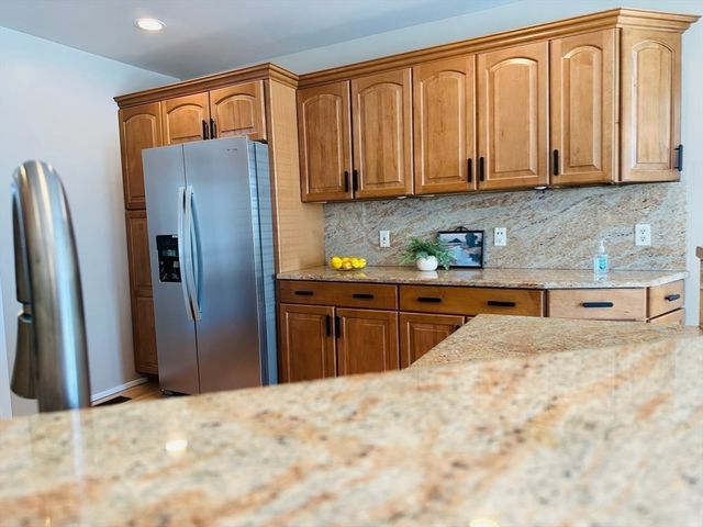 115 River Road, Somerset, MA 02725