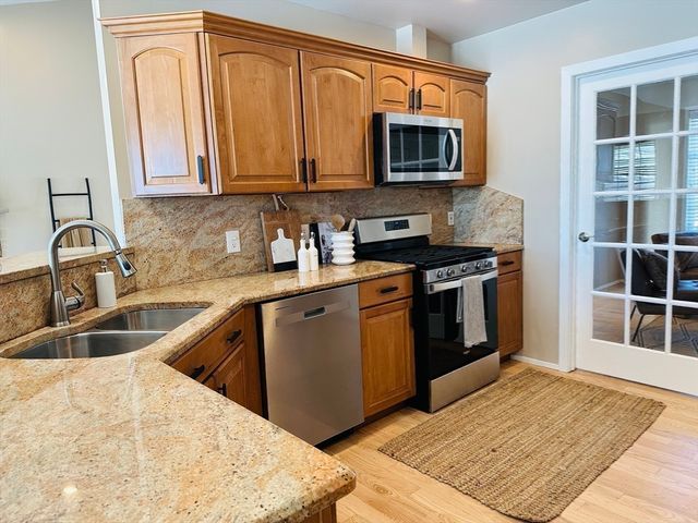 115 River Road, Somerset, MA 02725