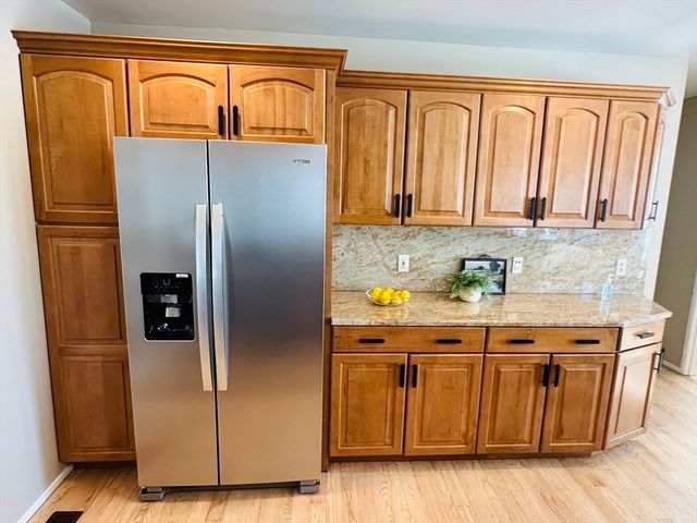 115 River Road, Somerset, MA 02725