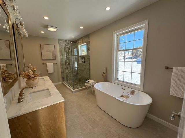 115 River Road, Somerset, MA 02725