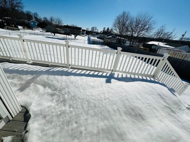 115 River Road, Somerset, MA 02725