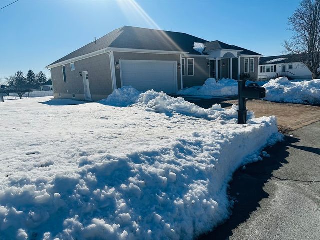 115 River Road, Somerset, MA 02725