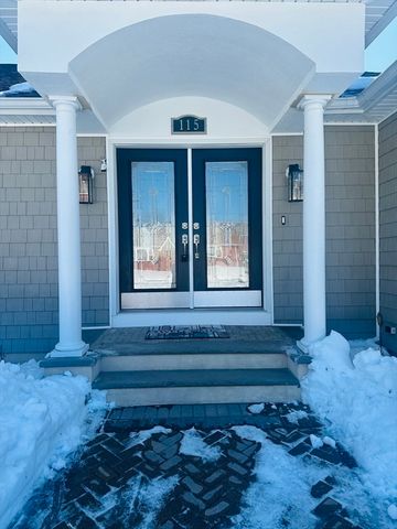 115 River Road, Somerset, MA 02725