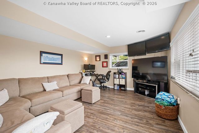 1520 Knob Road, Charleston, WV 25314
