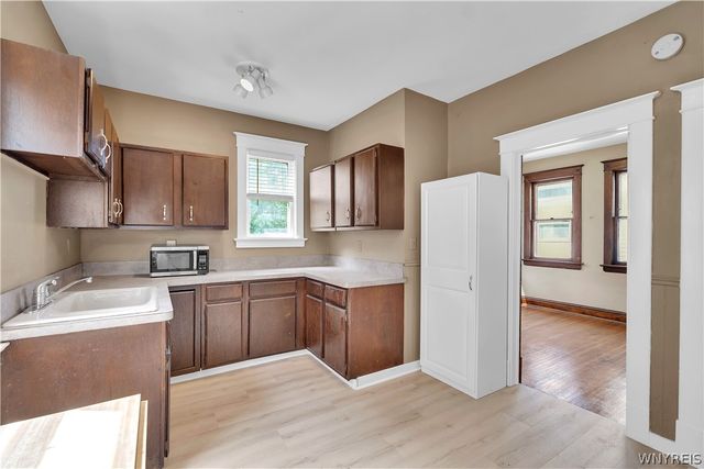 31 Hughes Avenue, Buffalo, NY 14208