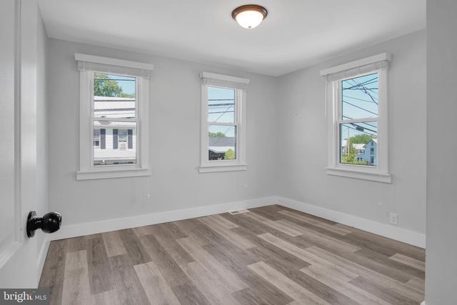 110 SCHOOLHOUSE RD, Palmyra, PA 17078