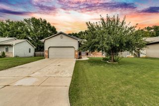 1124 N Parkway Dr, Valley Center, KS 67147