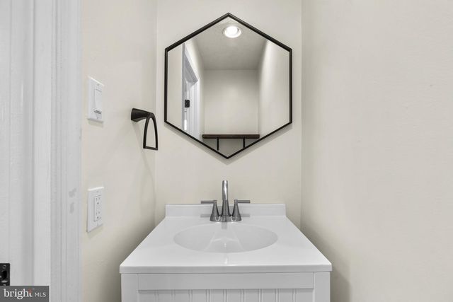 8276 BERRYFIELD DR, Nottingham, MD 21236